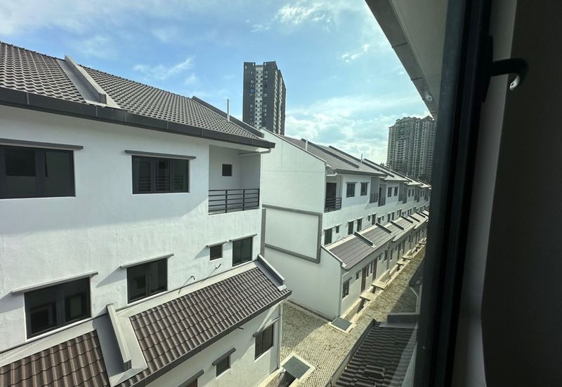 Brand New 3 sty terrace @Residensi Bukit Orkid