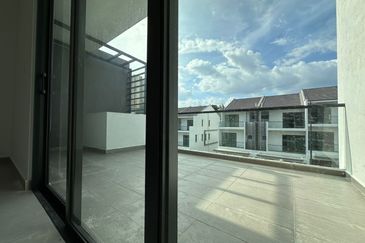 Brand New 3 sty terrace @Residensi Bukit Orkid