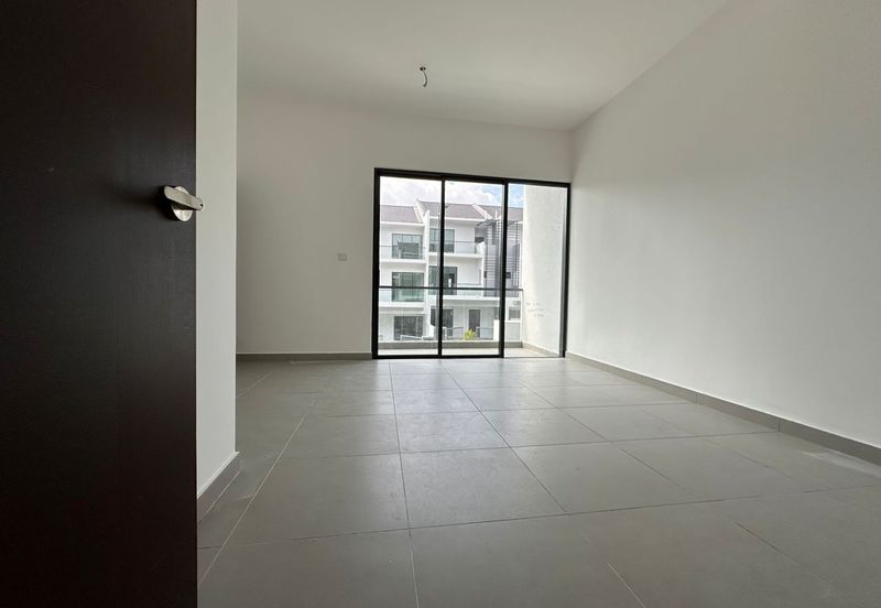 Brand New 3 sty terrace @Residensi Bukit Orkid