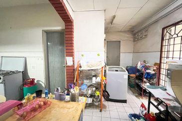 Jalan Suasana, Bandar Tun Hussein Onn