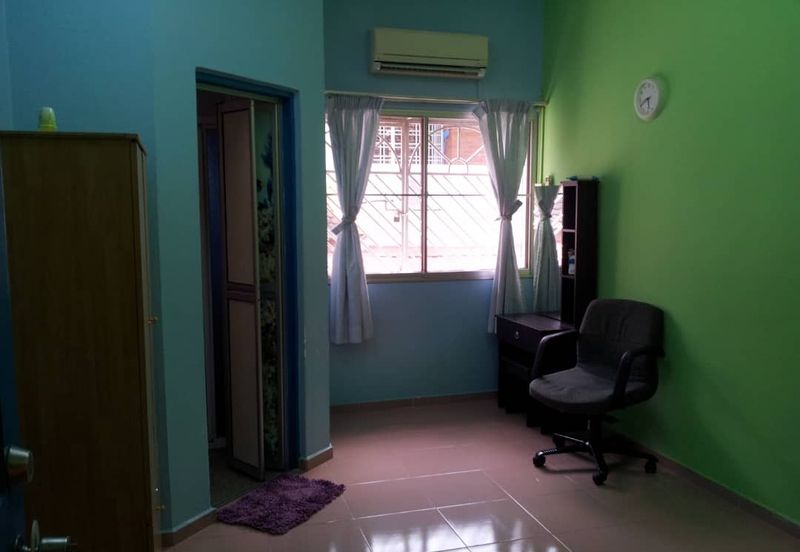 SL 12, Bandar Sungai Long