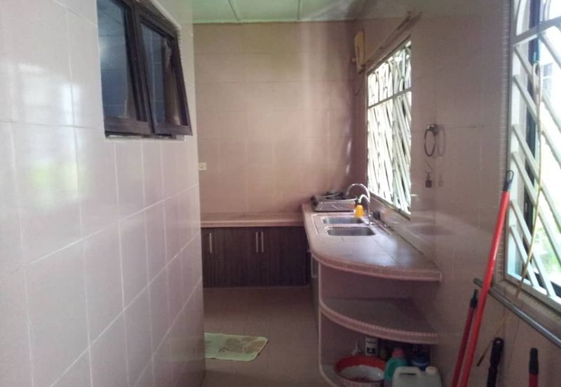 SL 12, Bandar Sungai Long