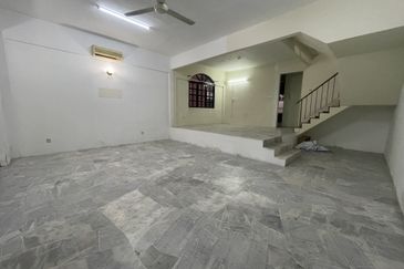 SL 12, Bandar Sungai Long