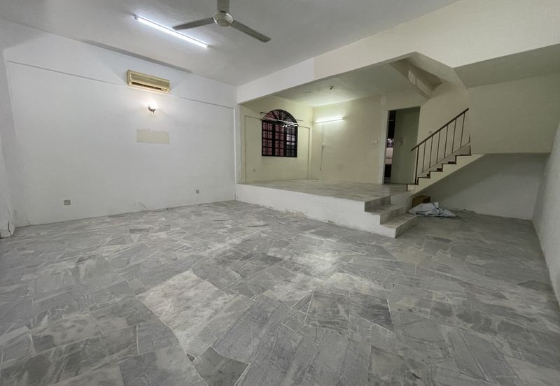 SL 12, Bandar Sungai Long