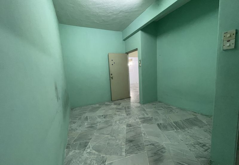 SL 12, Bandar Sungai Long