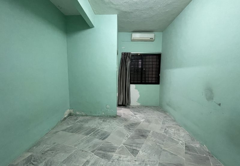 SL 12, Bandar Sungai Long