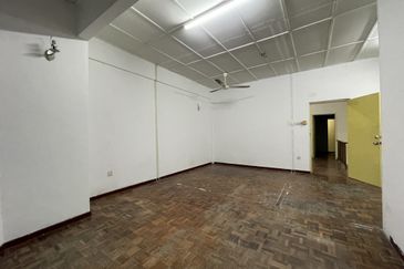 SL 12, Bandar Sungai Long