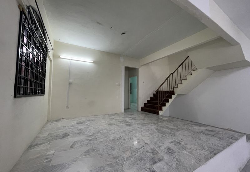 SL 12, Bandar Sungai Long