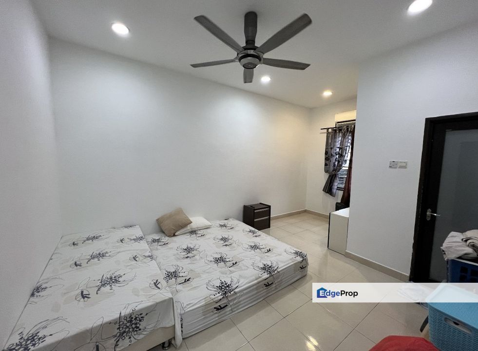 Corner with land Super nice renovation 2.5sty , Selangor, Kajang