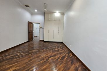 Jalan Puncak Perdana 