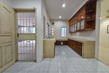 Jalan Puncak Perdana 