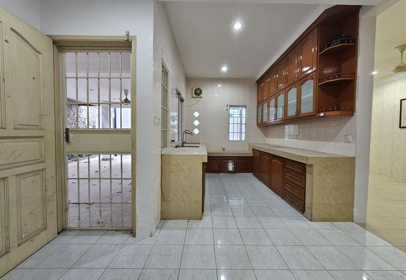 Jalan Puncak Perdana 