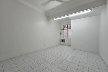 Jalan Puncak Perdana 