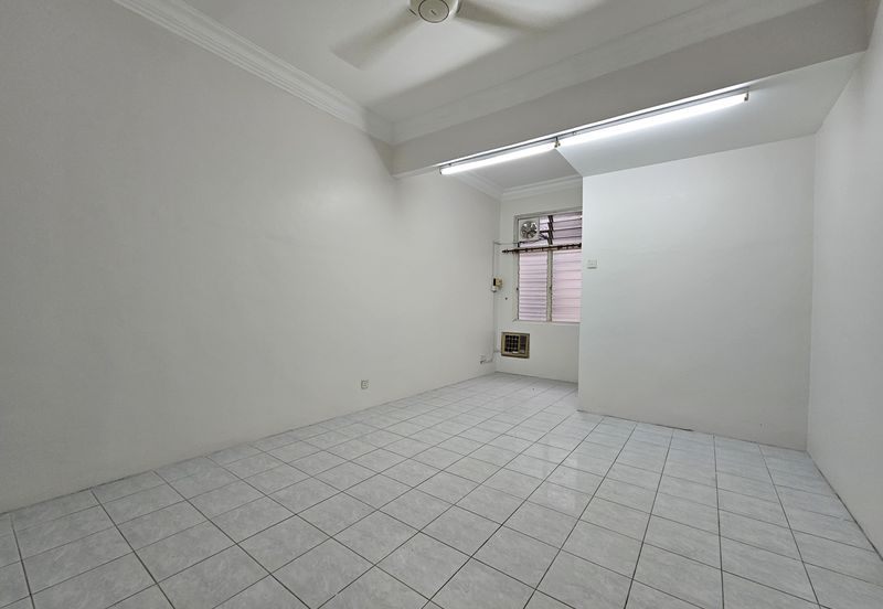 Jalan Puncak Perdana 