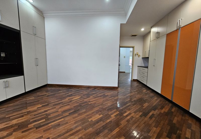 Jalan Puncak Perdana 