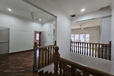 Jalan Puncak Perdana 