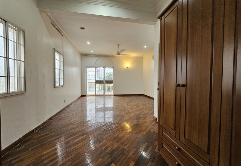 Jalan Puncak Perdana 