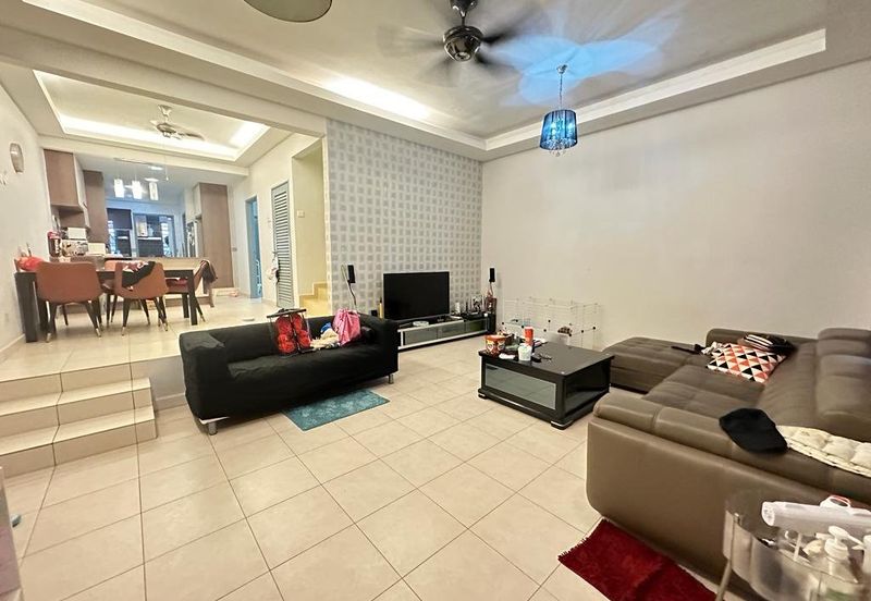 Best deal! Well renovated Kitchen extended 