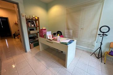 Best deal! Well renovated Kitchen extended 