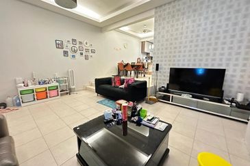 Best deal! Well renovated Kitchen extended 