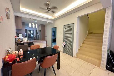 Best deal! Well renovated Kitchen extended 