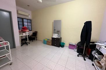 Best deal! Well renovated Kitchen extended 