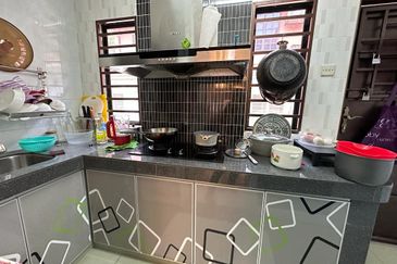 Best deal! Well renovated Kitchen extended 