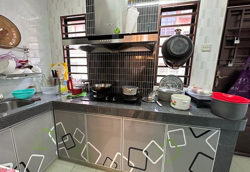 Best deal! Well renovated Kitchen extended 