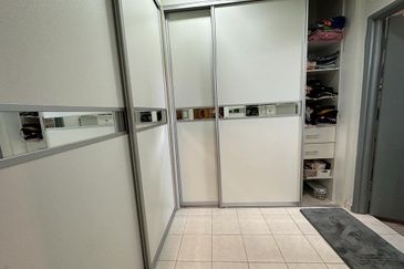 Best deal! Well renovated Kitchen extended 