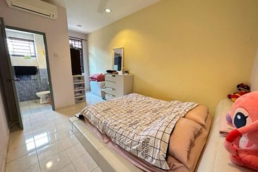 Best deal! Well renovated Kitchen extended 