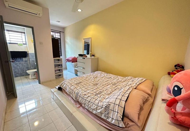 Best deal! Well renovated Kitchen extended 