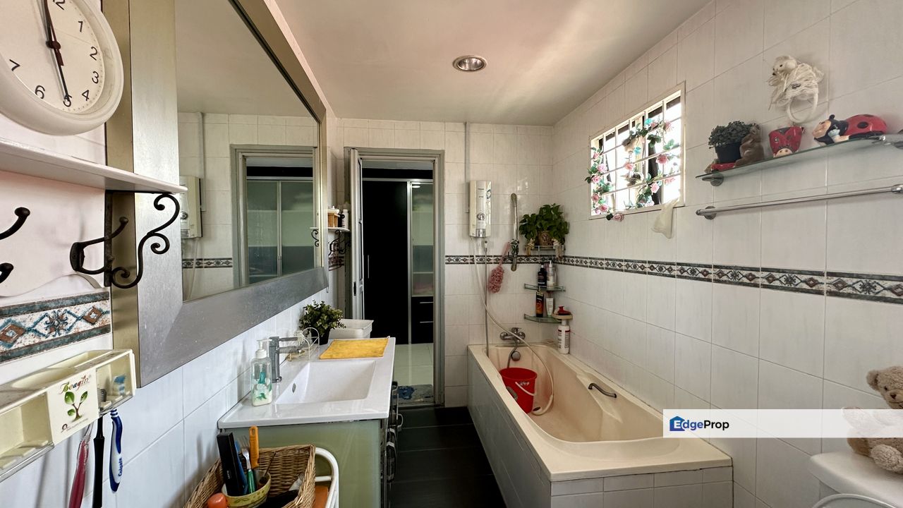 Freehold Move in condition Renovated house, Kuala Lumpur, Cheras