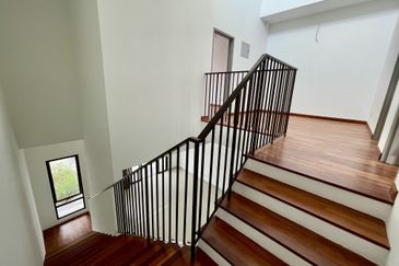 2sty, brand new,modern outlook