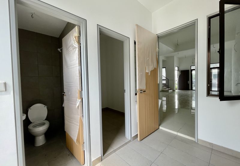 2sty, brand new,modern outlook