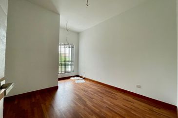 2sty, brand new,modern outlook