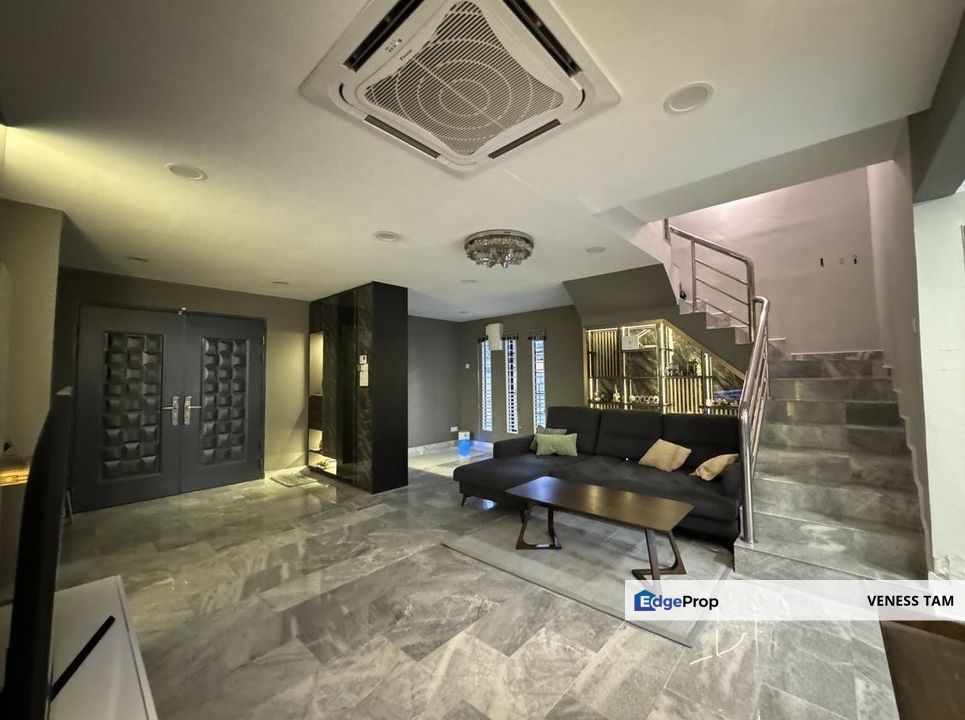 2 storey,corner with land,renovated,gated guarded, Selangor, Pandan Indah