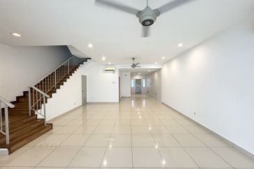 3 storey superlink,seri jalil,low density