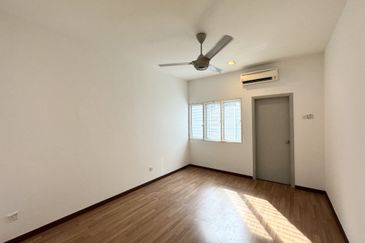 3 storey superlink,seri jalil,low density