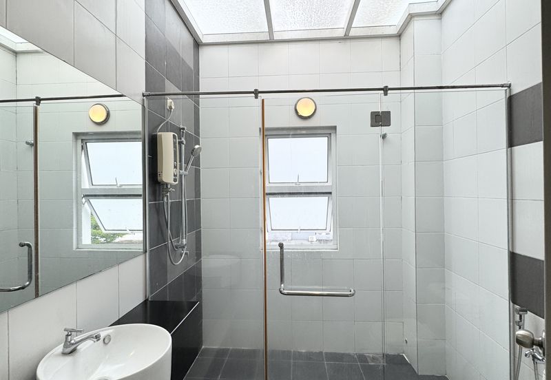 3 storey superlink,seri jalil,low density