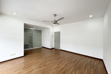 3 storey superlink,seri jalil,low density