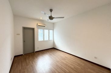 3 storey superlink,seri jalil,low density