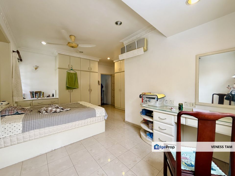 2sty terrace, gated guarded,corner with land, Kuala Lumpur, Cheras