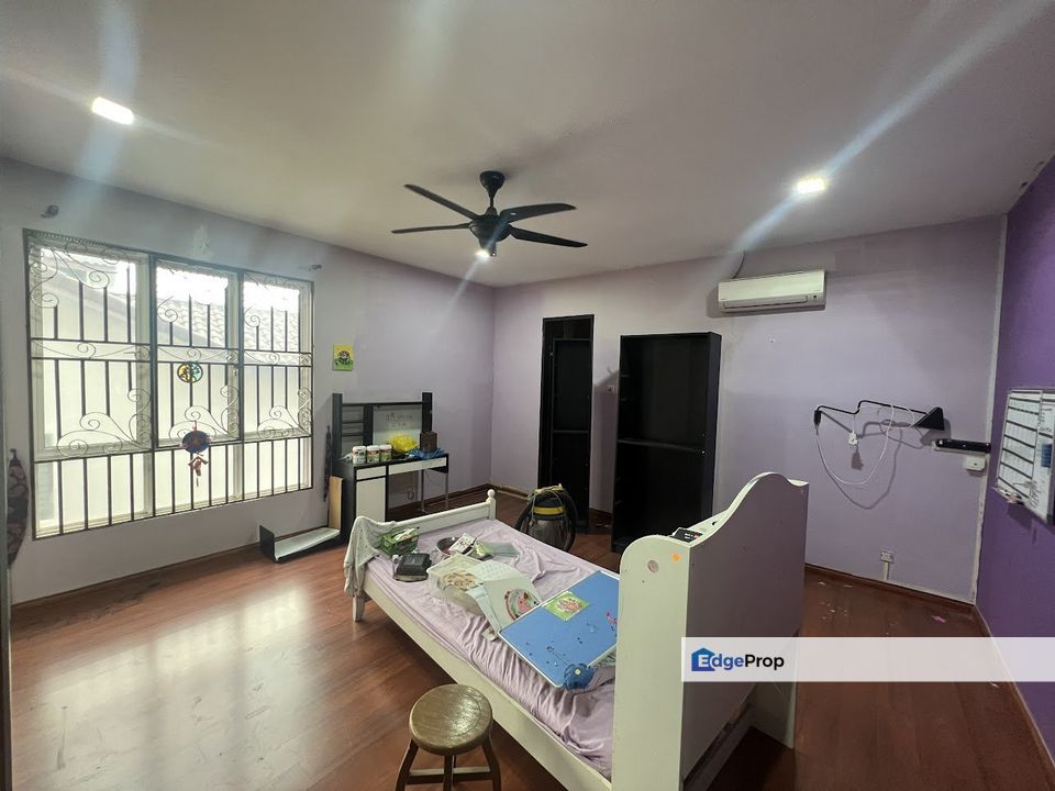 3 storey bungalow,renovated,kitchen extended, Kuala Lumpur, Taman OUG