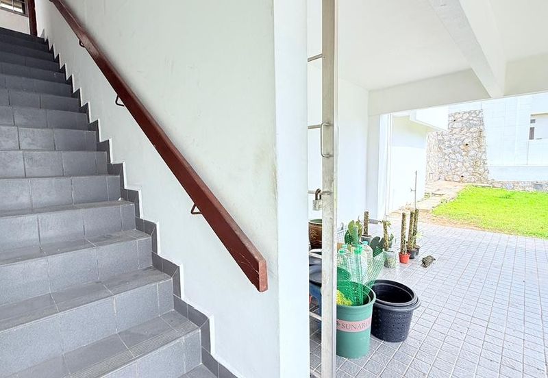 Taman Desa, KL, 2.5 Storey Bungalow 