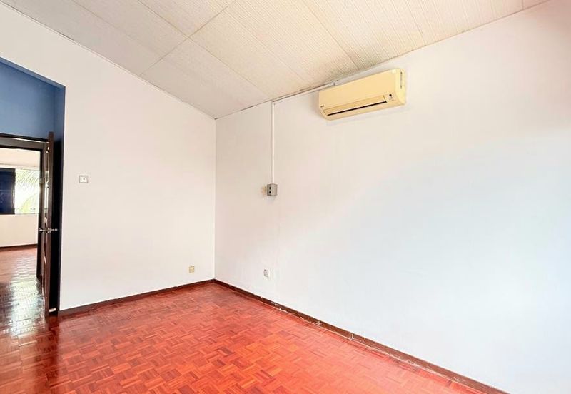 Taman Desa, KL, 2.5 Storey Bungalow 
