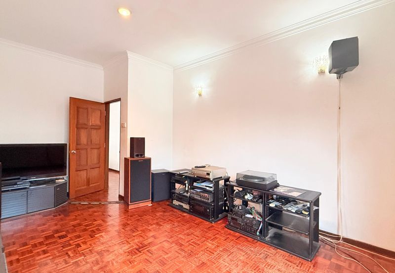 Taman Desa, KL, 2.5 Storey Bungalow 