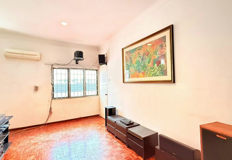 Taman Desa, KL, 2.5 Storey Bungalow 