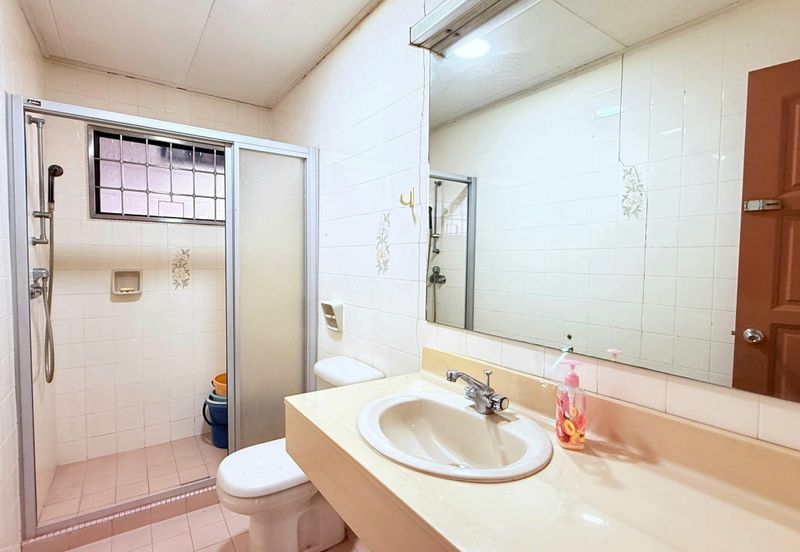 Taman Desa, KL, 2.5 Storey Bungalow 