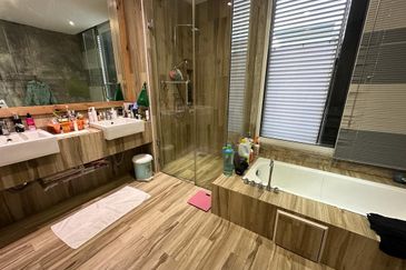 3sty semi-D Viridian Cheras Sg Long. Freehold 