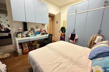 3sty semi-D Viridian Cheras Sg Long. Freehold 